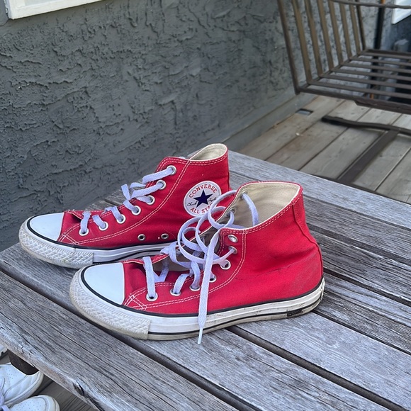Used red converse - Picture 3 of 3